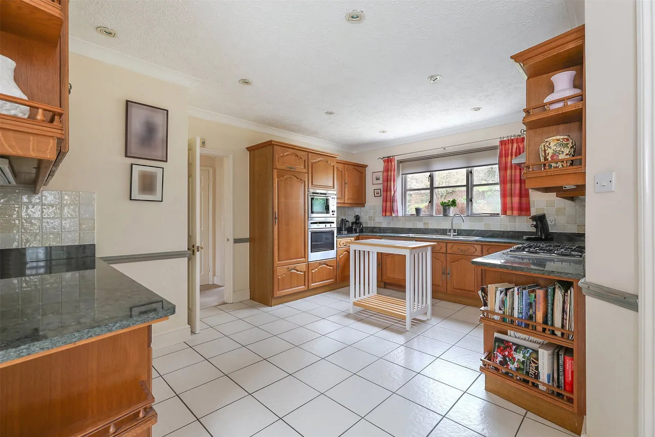 Home Farm Close, Betchworth, RH3, photo 4