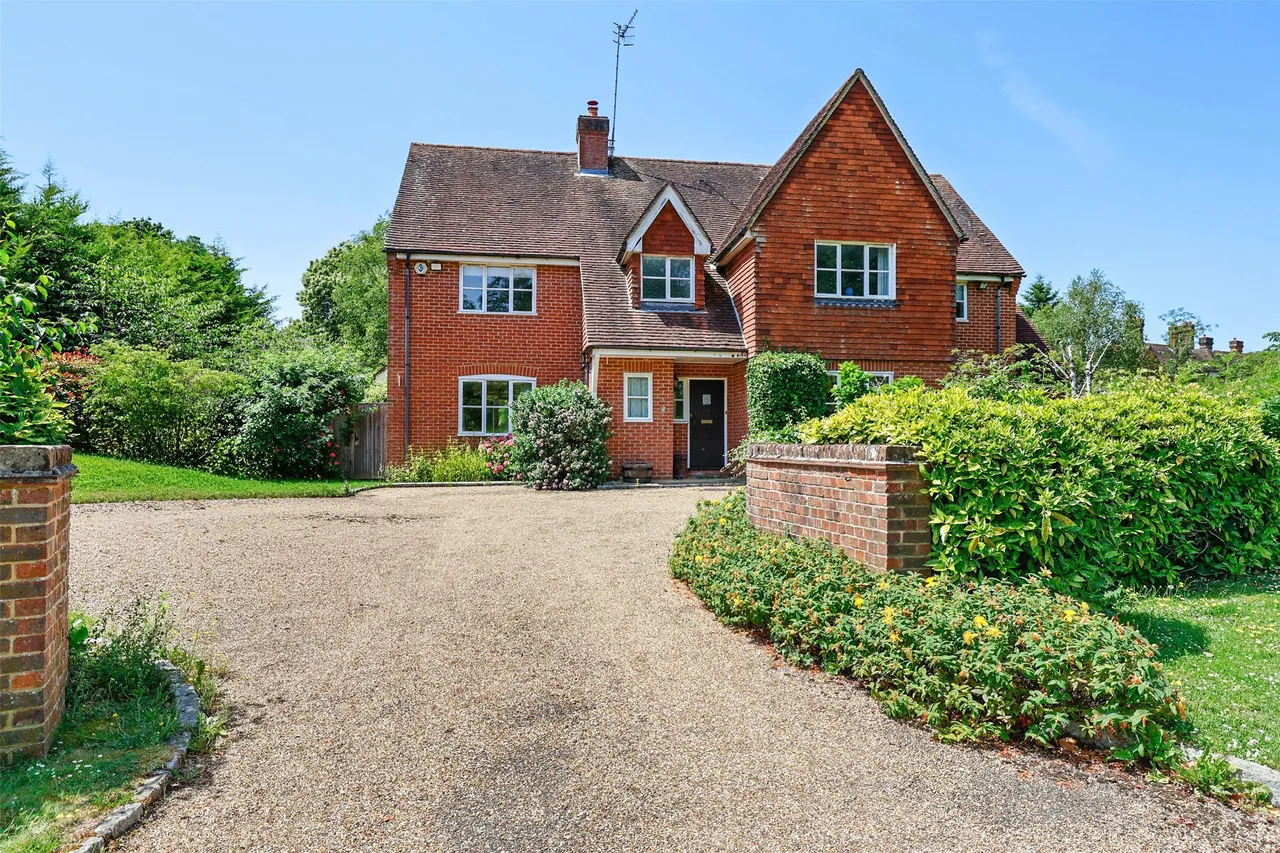 5 bed property for sale, Home Farm Close, Betchworth, RH3