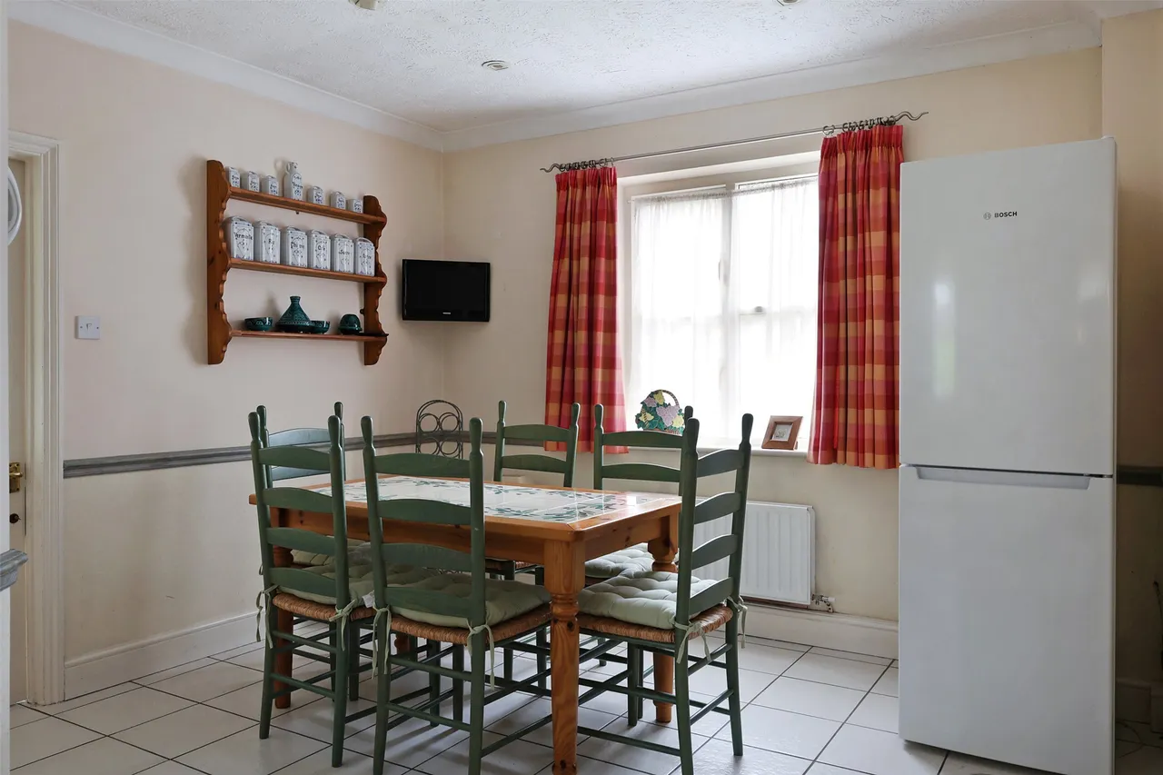 Home Farm Close, Betchworth, RH3, photo 5