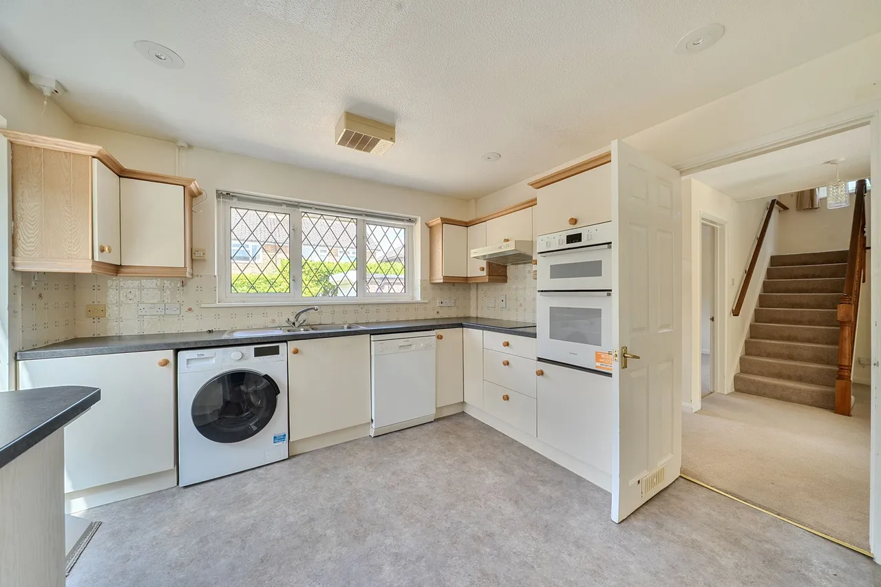 Browns Lane, Storrington, RH20, photo 2