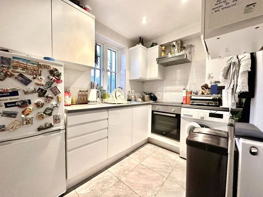 St. Albans Road, Watford, Hertfordshire, WD17, photo 3