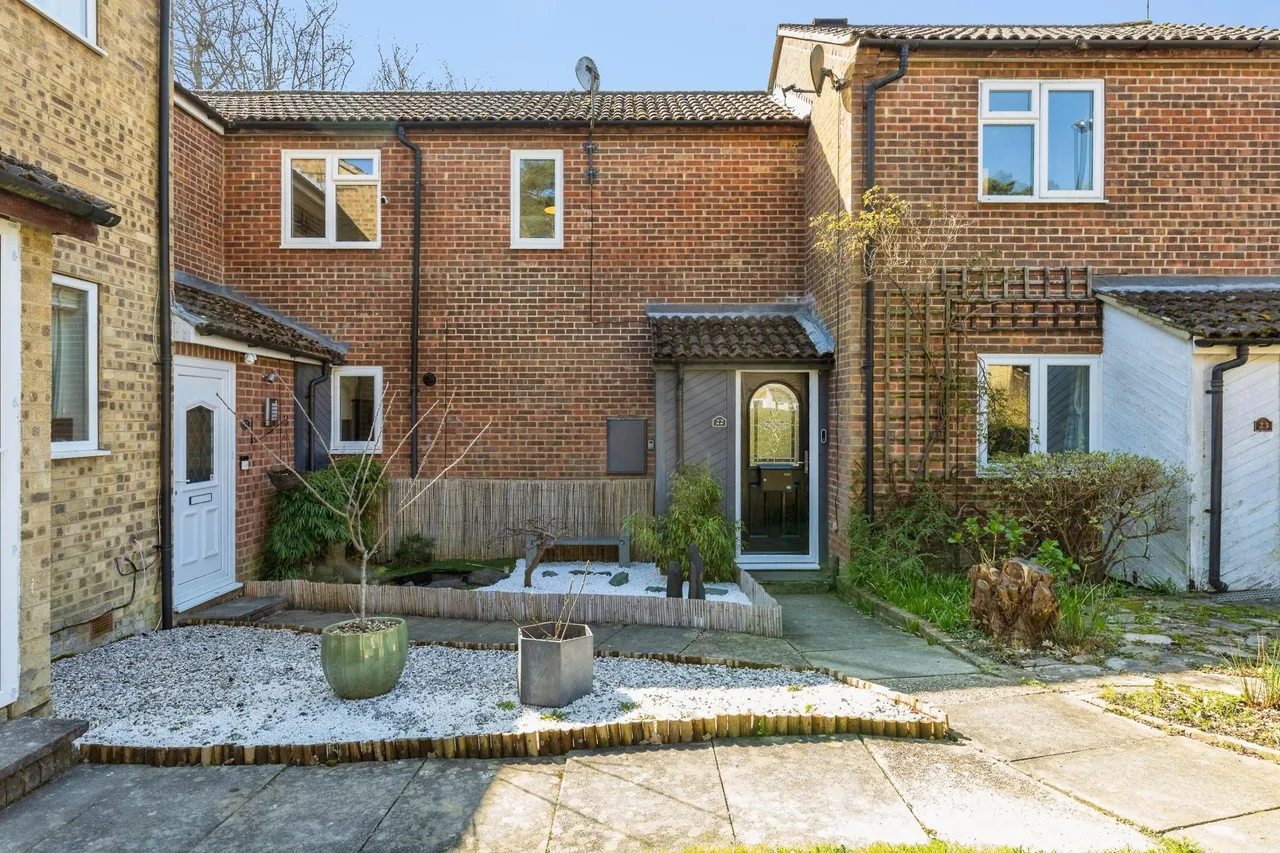 Brooklands Road, Crawley, RH11, photo 2