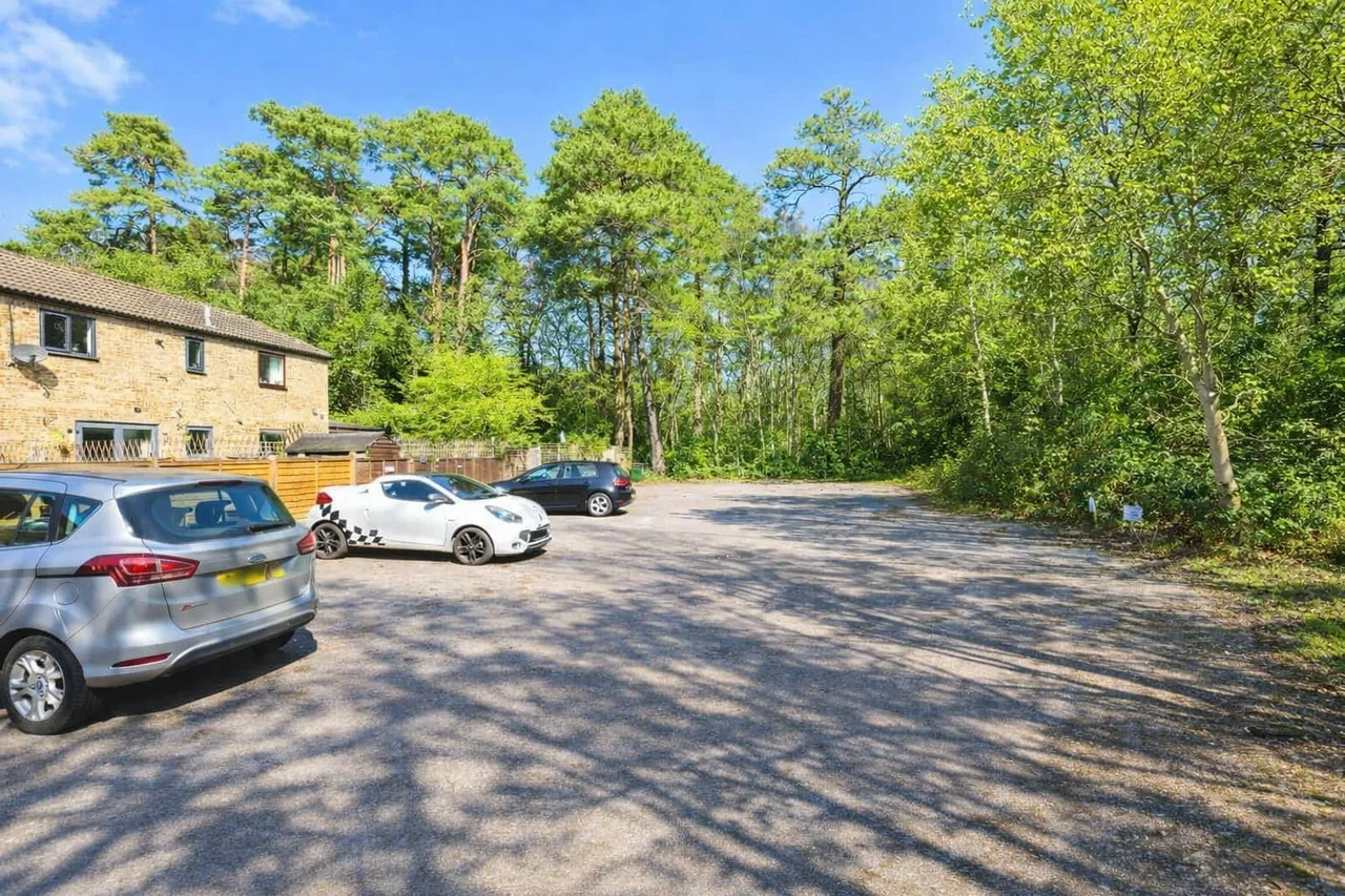 Brooklands Road, Crawley, RH11, photo 18