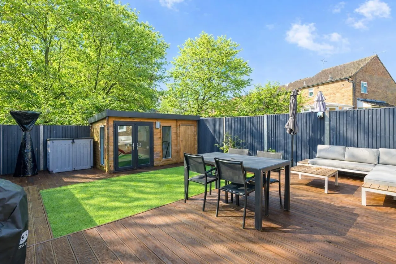 2 bed house for sale, Brooklands Road, Crawley, RH11