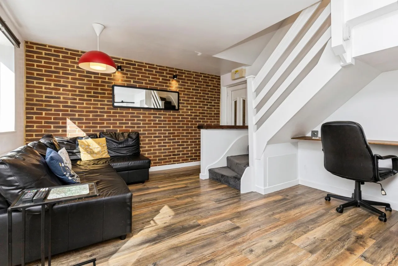 Brooklands Road, Crawley, RH11, photo 3
