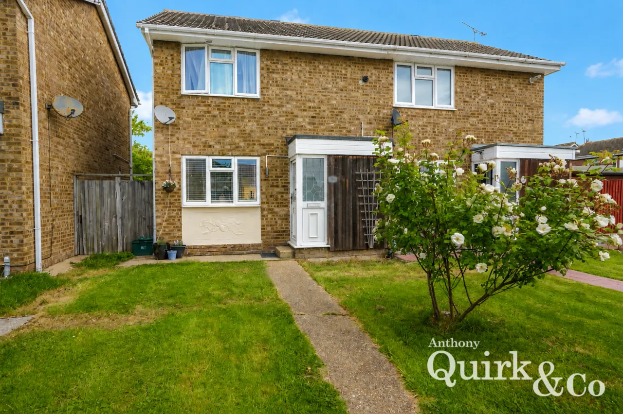 2 bed property for sale, Hilton Road, Canvey Island, SS8