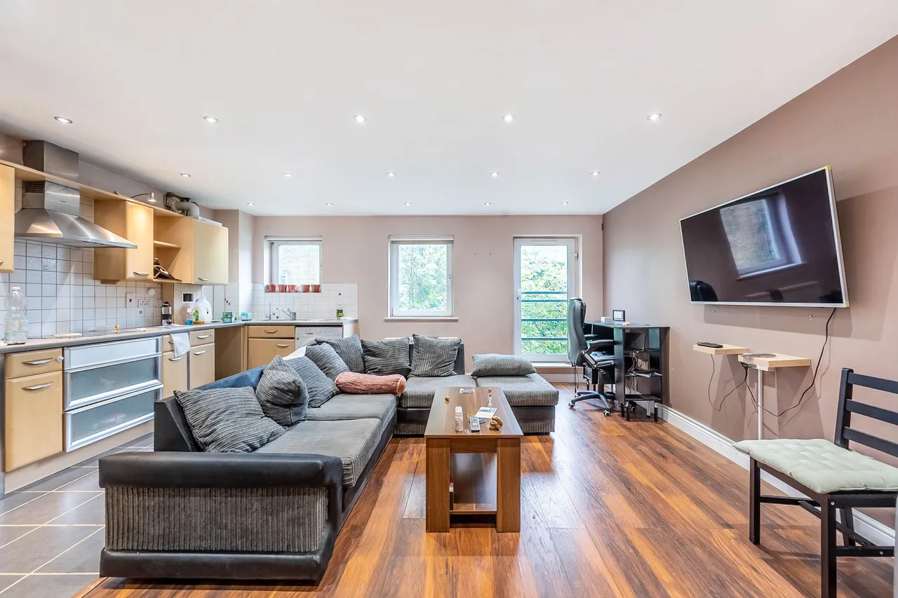 2 bed flat to rent — 3 Azure Apartments, 463 High Road, Harrow