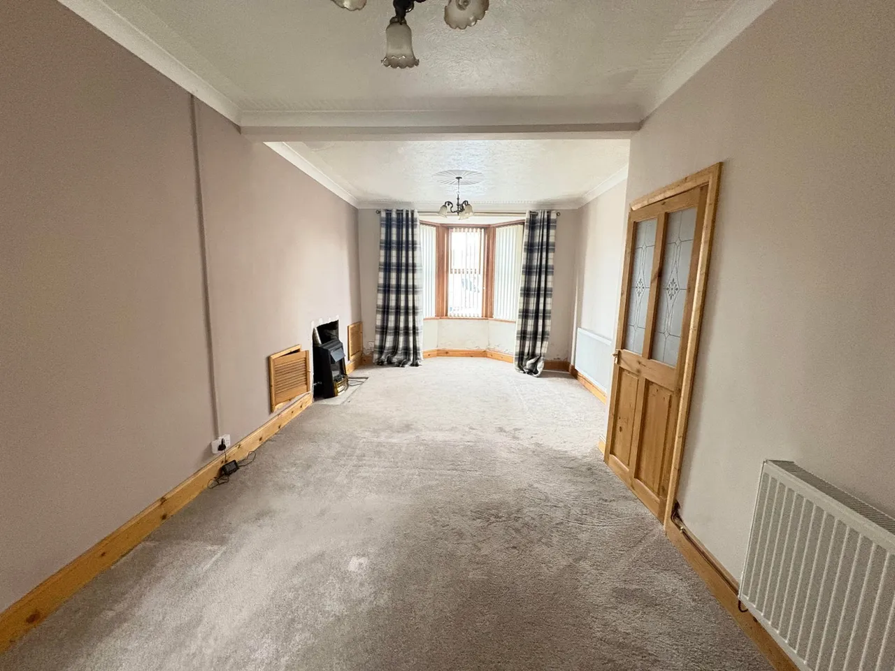 College Street, Ammanford, SA18, photo 3