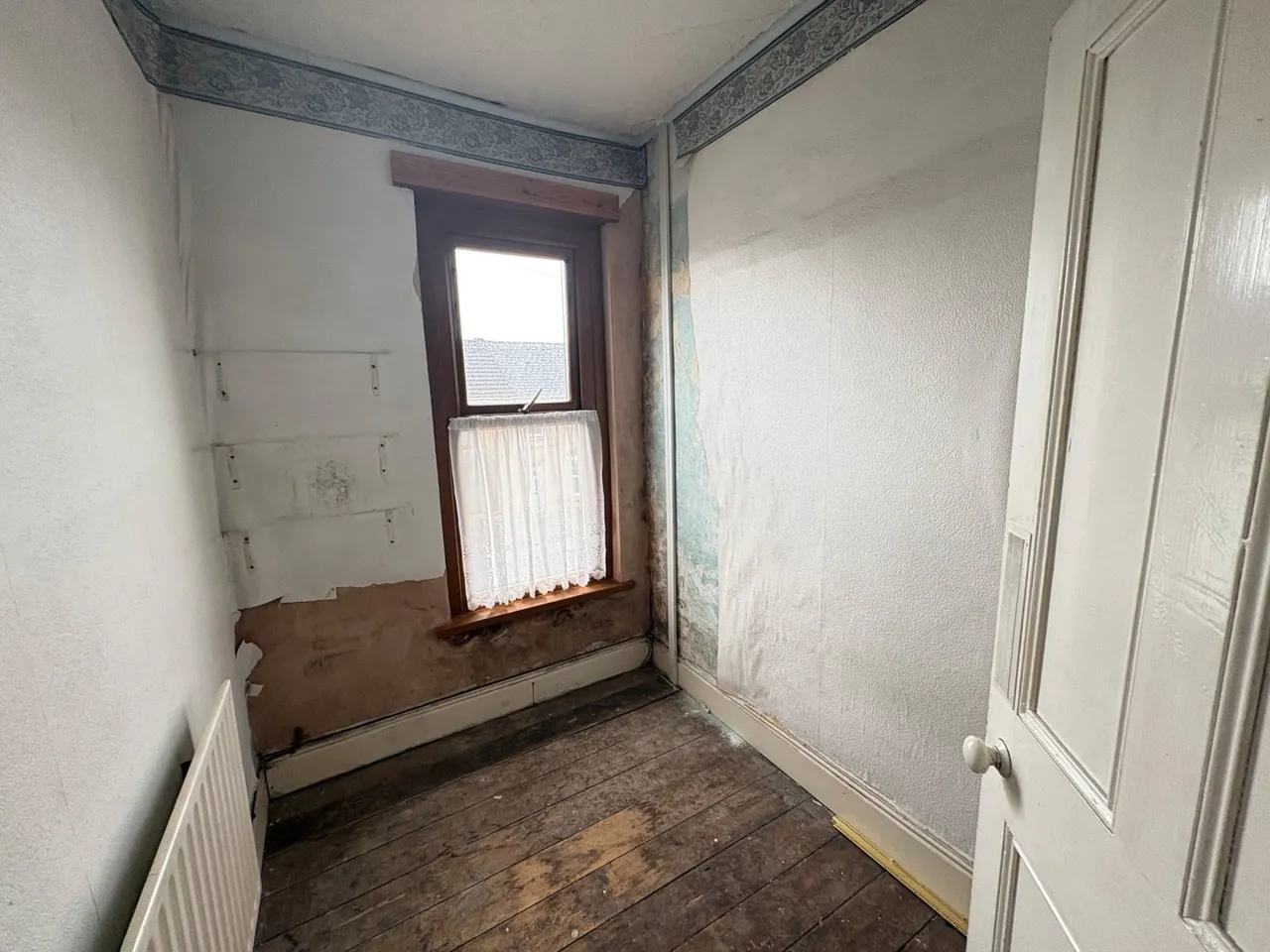 College Street, Ammanford, SA18, photo 9