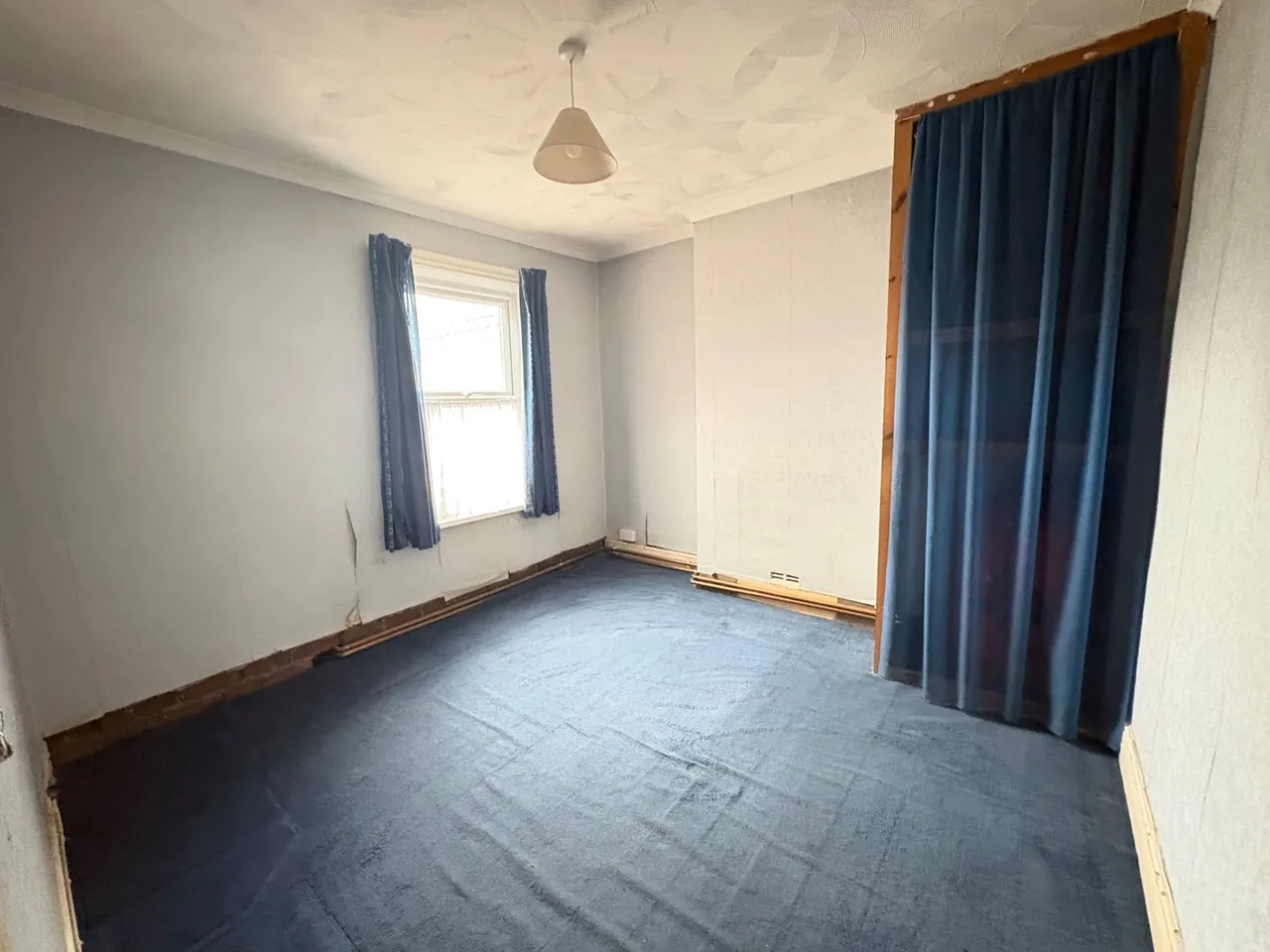 College Street, Ammanford, SA18, photo 7