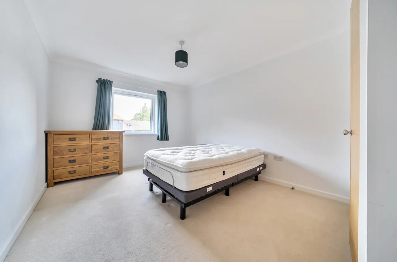 Portsmouth Road, Milford, GU8, photo 13
