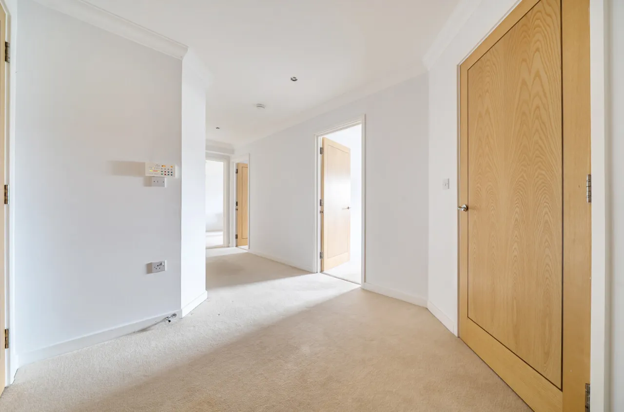 Portsmouth Road, Milford, GU8, photo 7