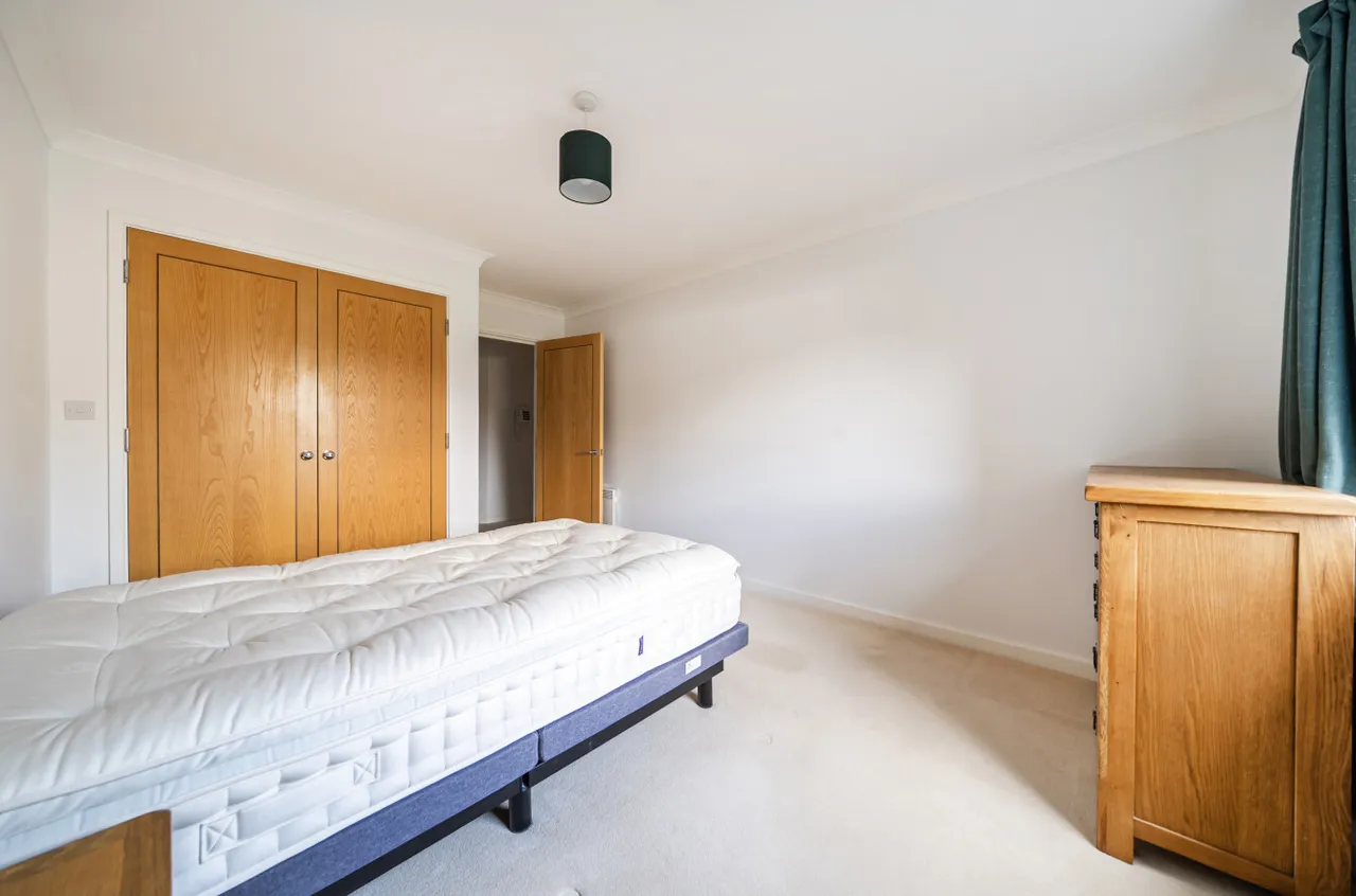 Portsmouth Road, Milford, GU8, photo 12