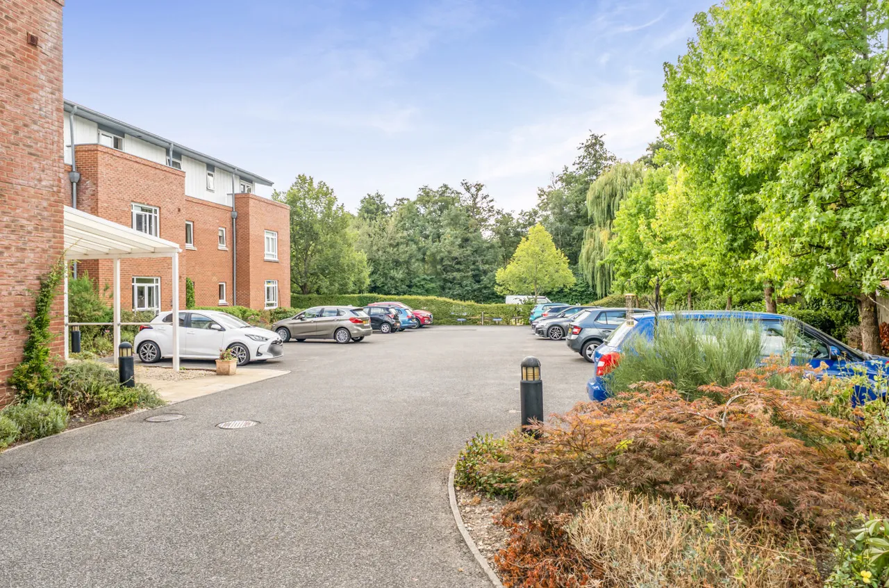 Portsmouth Road, Milford, GU8, photo 20