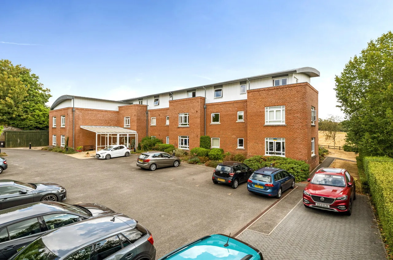 2 bed flat for sale, Portsmouth Road, Milford, GU8