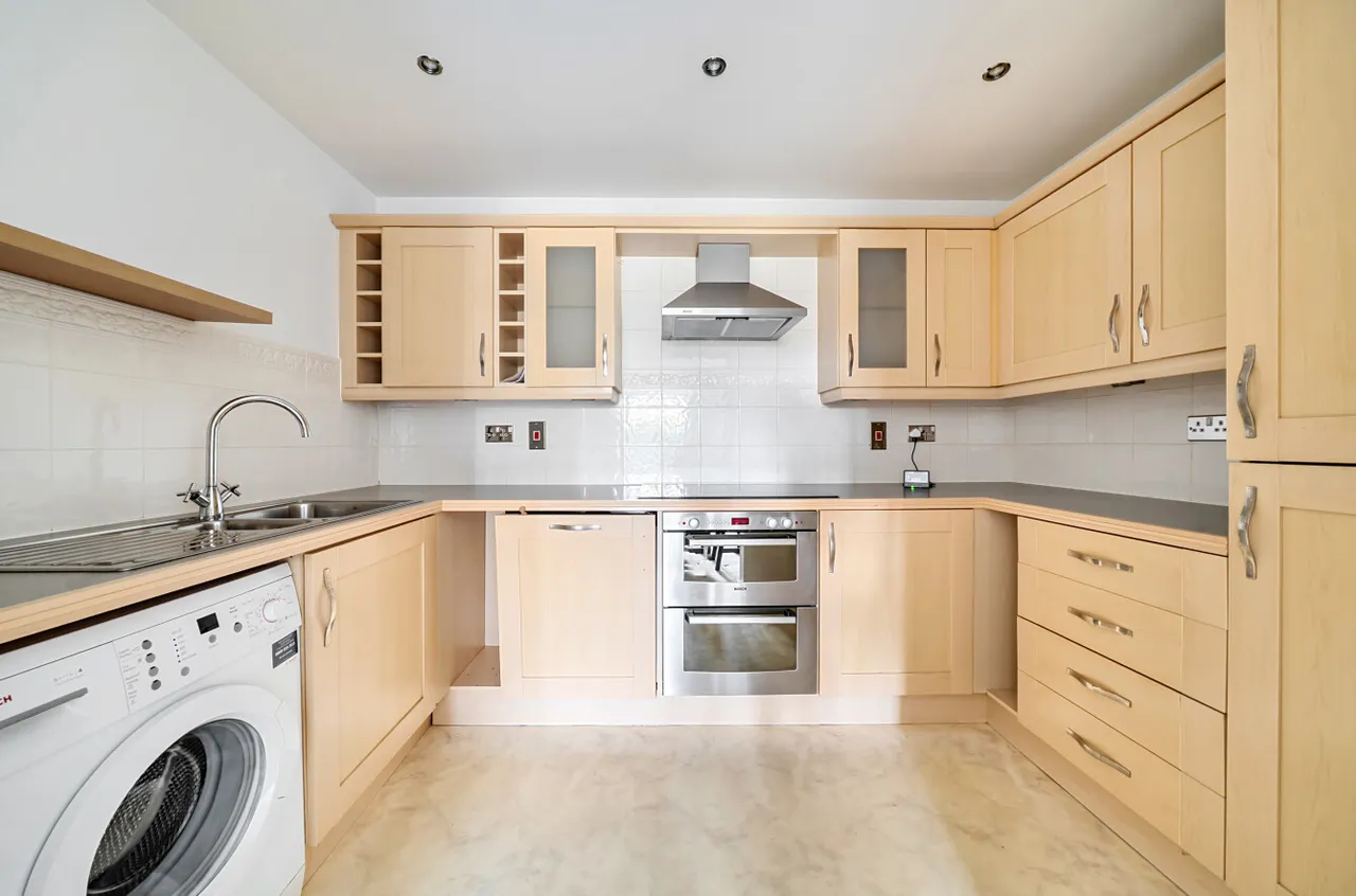 Portsmouth Road, Milford, GU8, photo 3