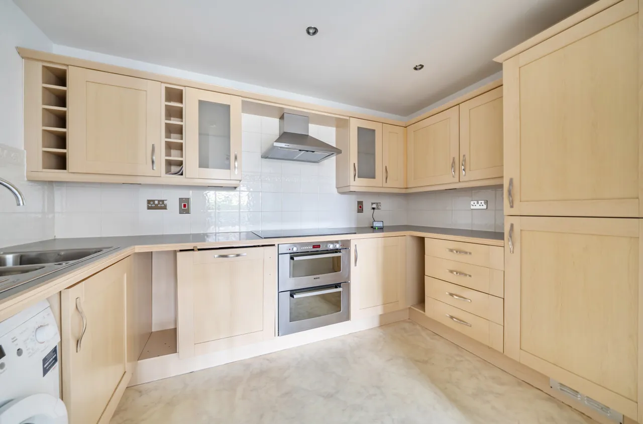 Portsmouth Road, Milford, GU8, photo 10