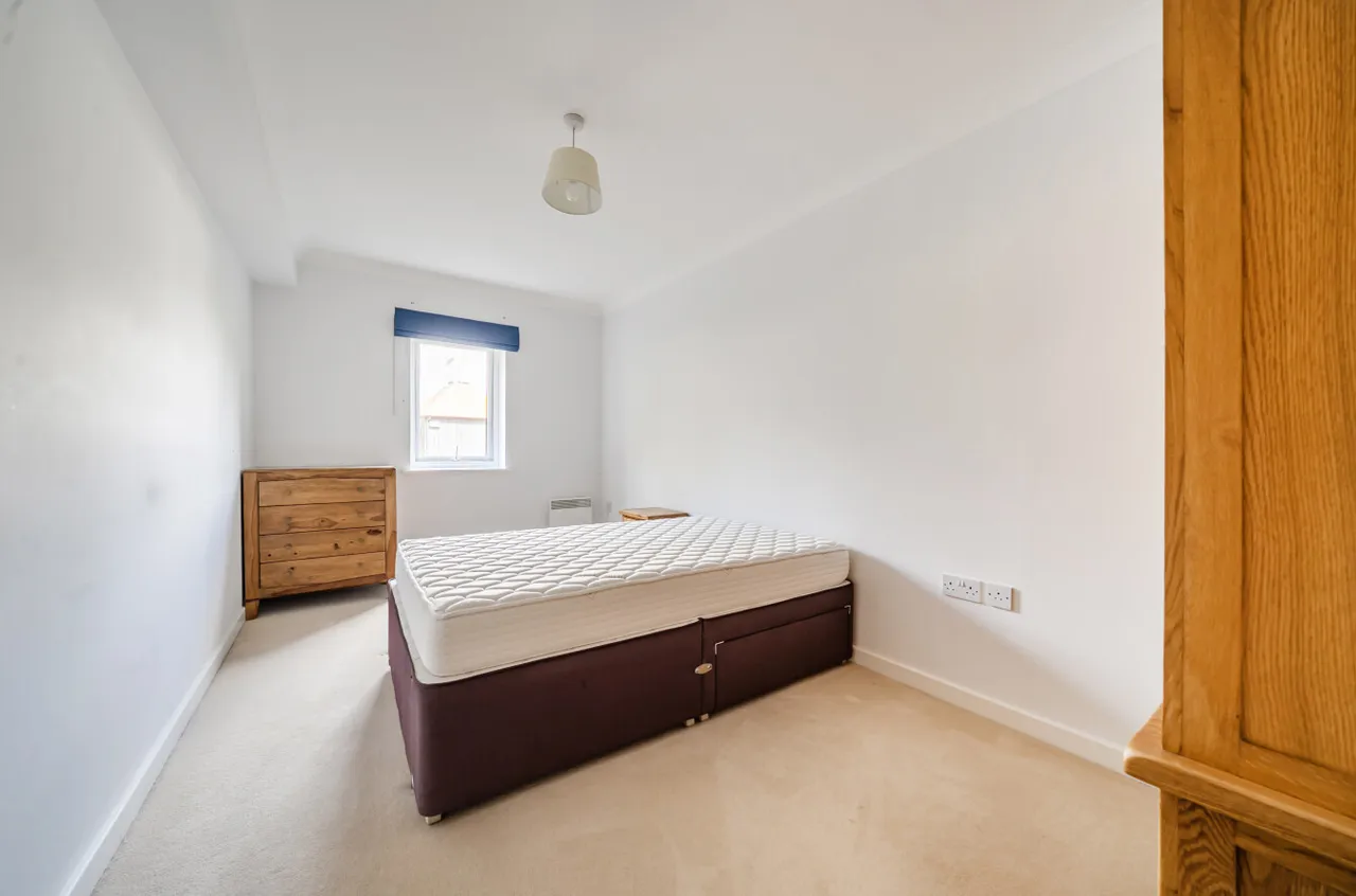 Portsmouth Road, Milford, GU8, photo 14