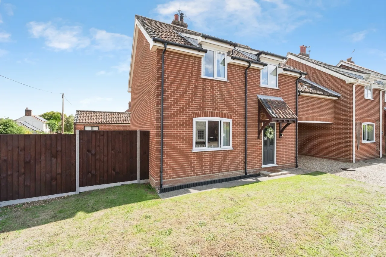 4 bed house for sale, The Street, Bintree, NR20