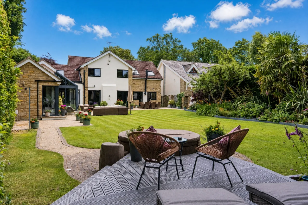 The Drive, Adel, LS16, photo 32