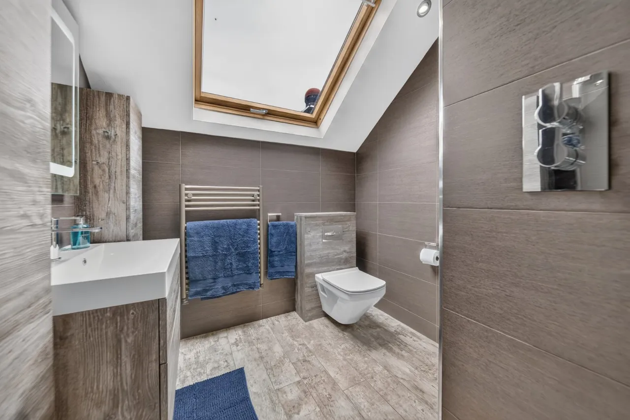 The Drive, Adel, LS16, photo 19
