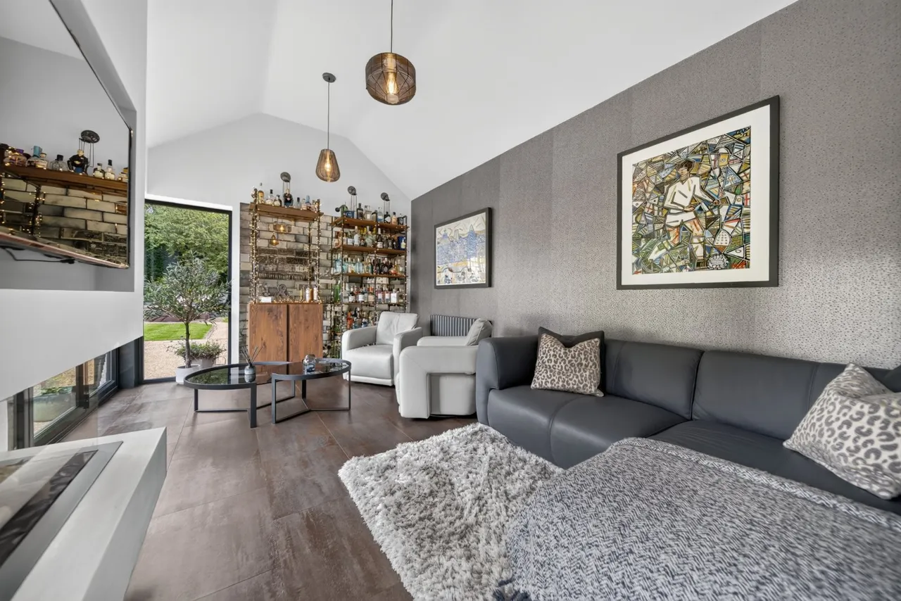 The Drive, Adel, LS16, photo 10