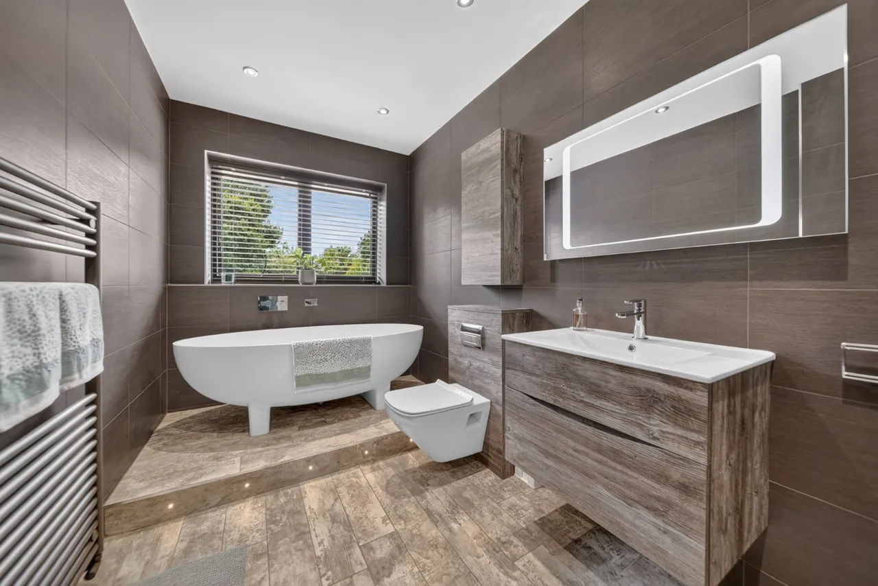 The Drive, Adel, LS16, photo 26