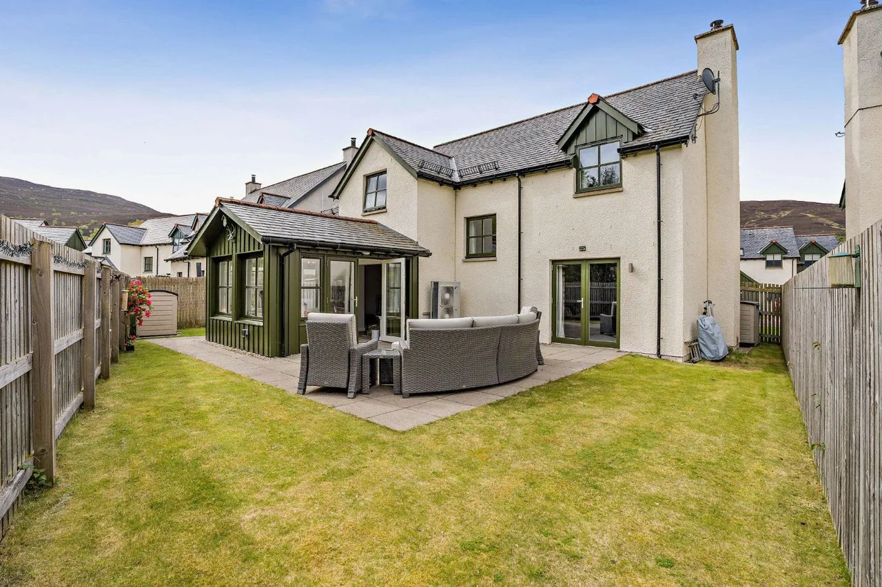 4 bed house for sale — Canmore Road, Braemar, Ballater, Aberdeenshire, AB35 5XG