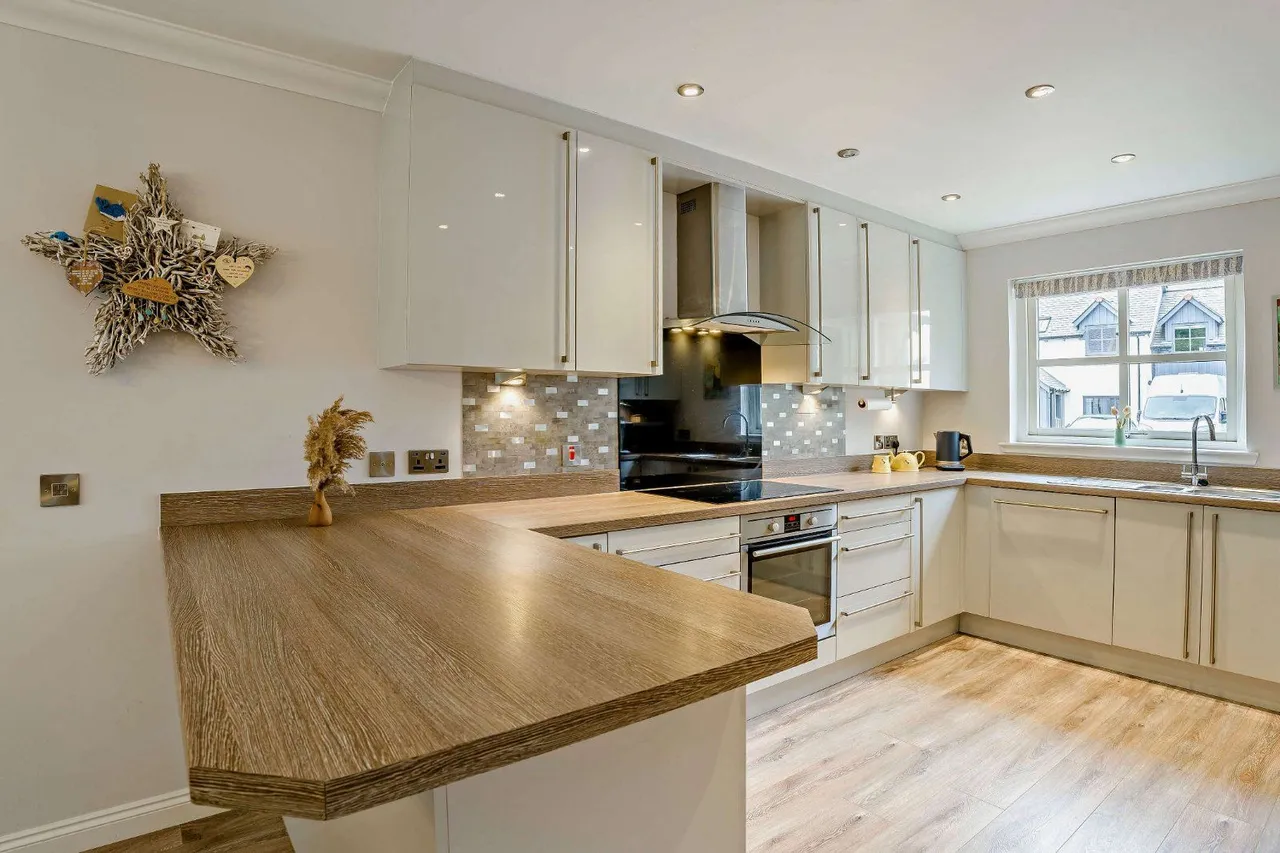 Canmore Road, Braemar, Ballater, Aberdeenshire, AB35 5XG, photo 11
