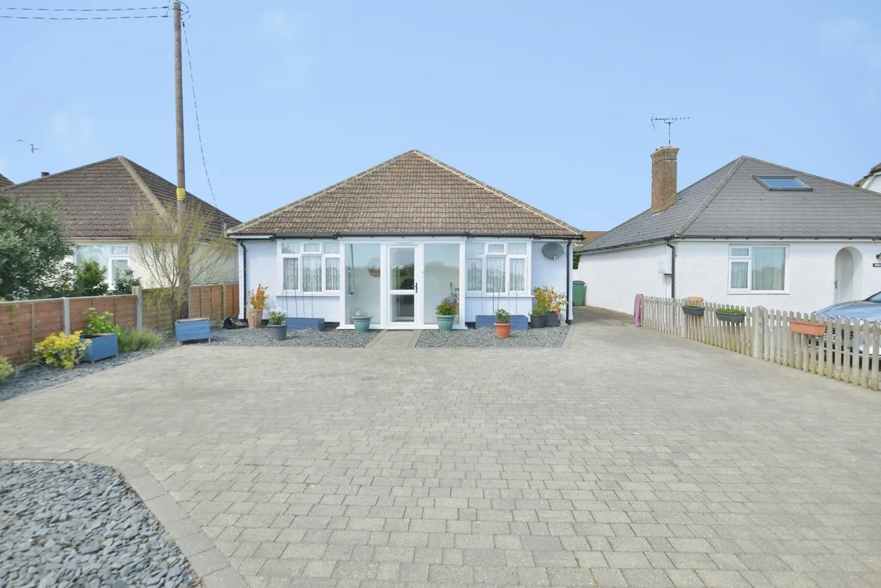 2 bed property for sale — Dymchurch Road, New Romney, Kent, TN28