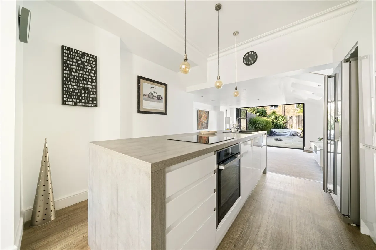 Connaught Road, Teddington, TW11 0PX, photo 3