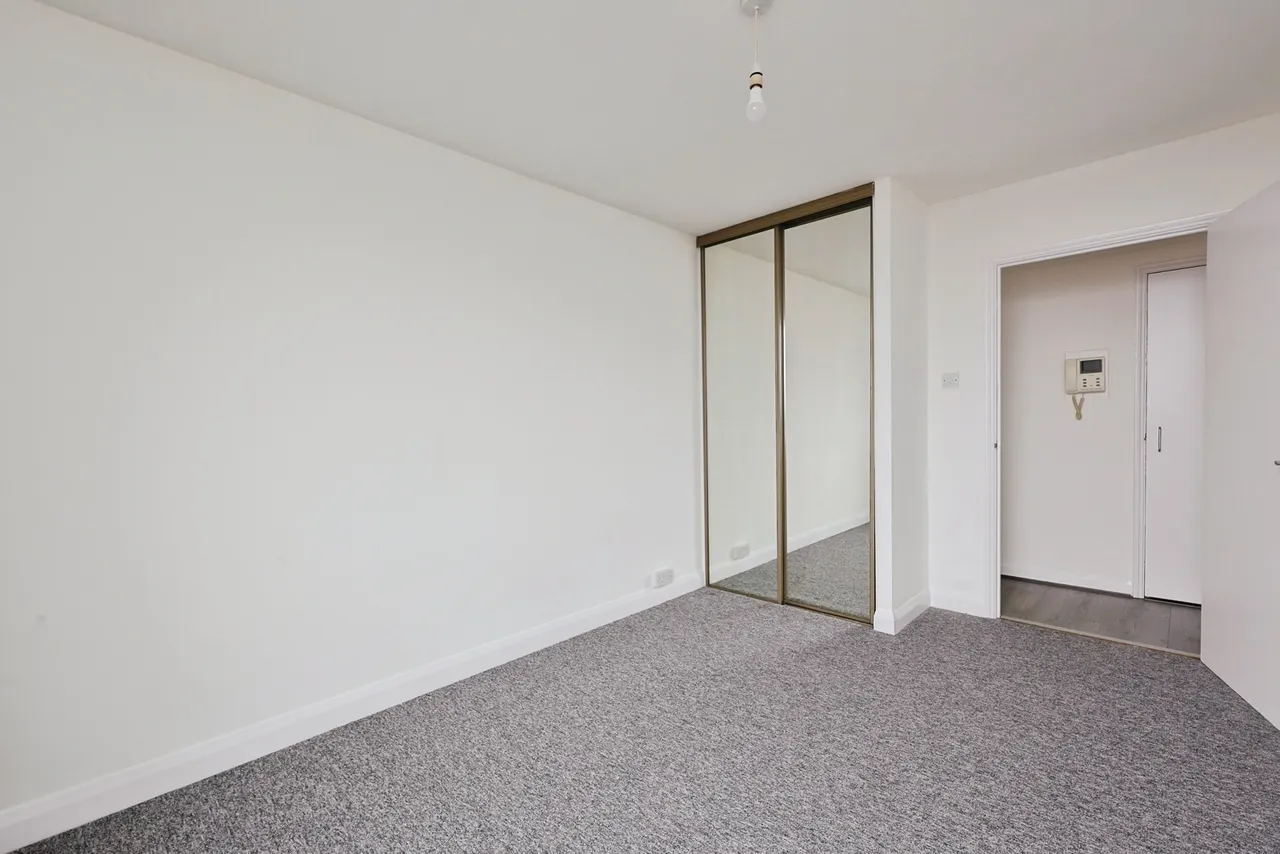 Bramlands Close, London, SW11, photo 19