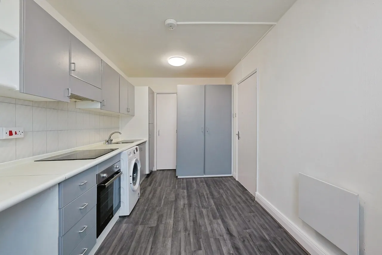 2 bed flat for sale — Bramlands Close, London, SW11