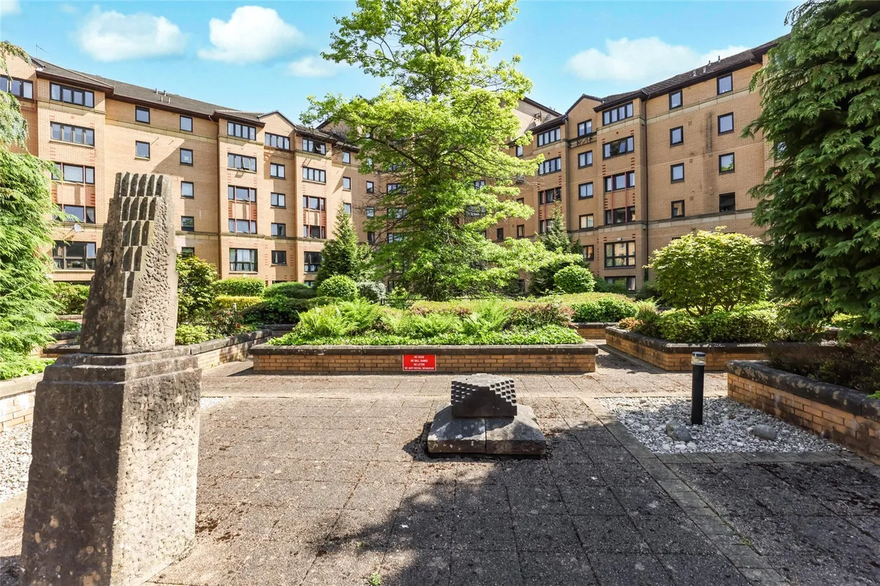 Parsonage Square, Colleglands, G4, photo 15