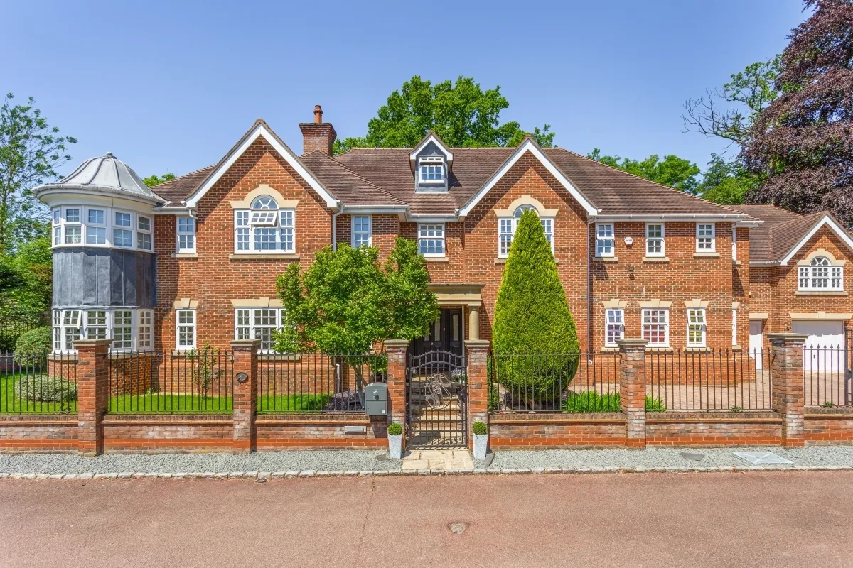 6 bed house to rent — Priests Paddock Beaconsfield HP9