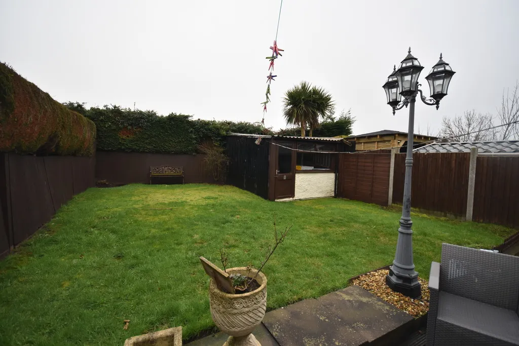 Hampton Crescent, Nomans Heath, photo 14