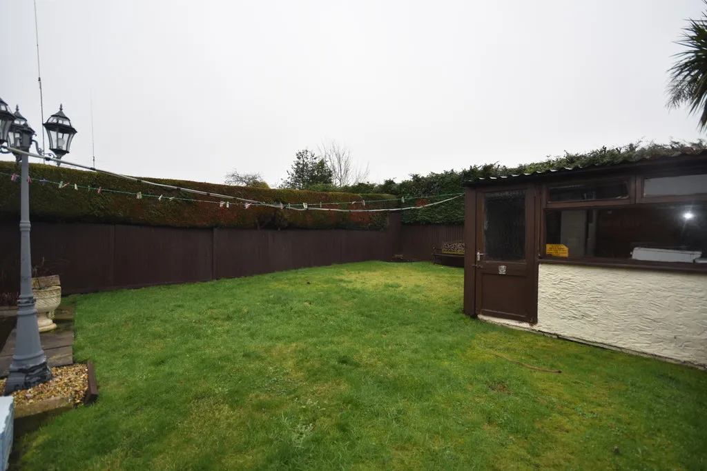 Hampton Crescent, Nomans Heath, photo 13