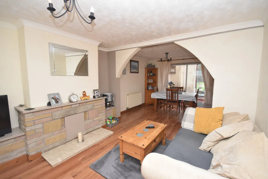 Hampton Crescent, Nomans Heath, photo 4