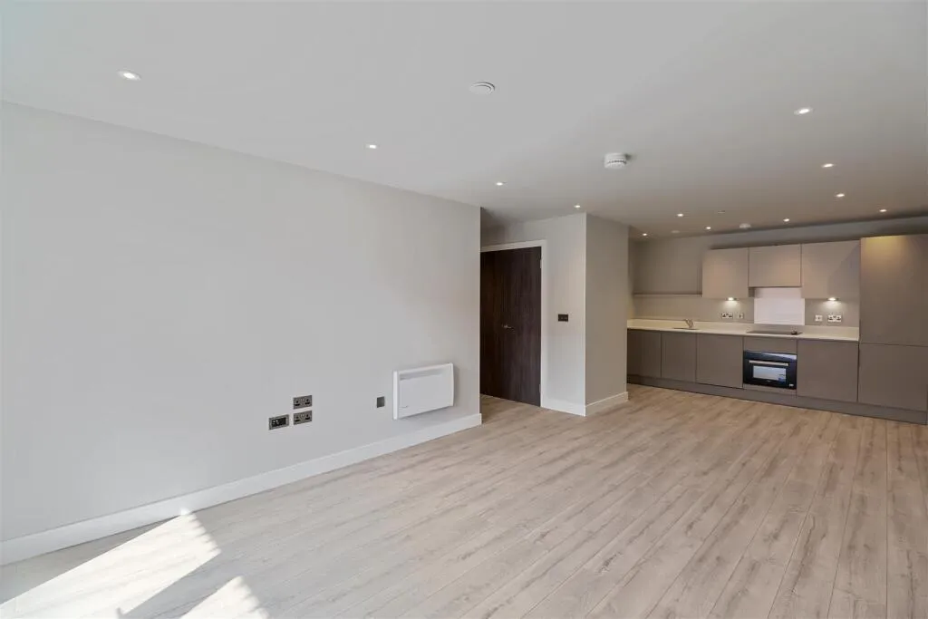 2 bed flat for sale, Steel House, Slough, SL2