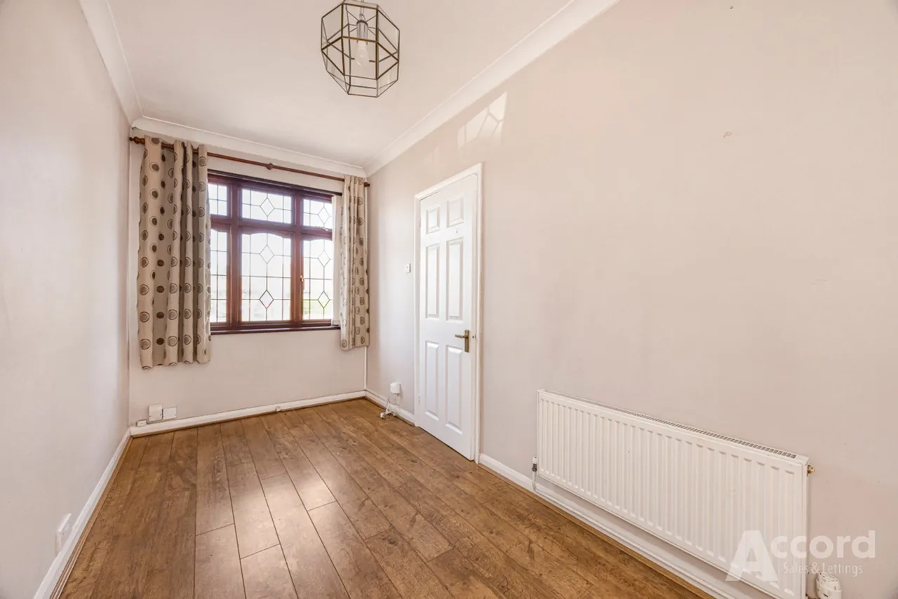 Pettits Lane North, Romford, RM1, photo 13