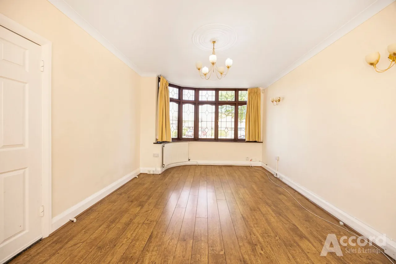 Pettits Lane North, Romford, RM1, photo 35