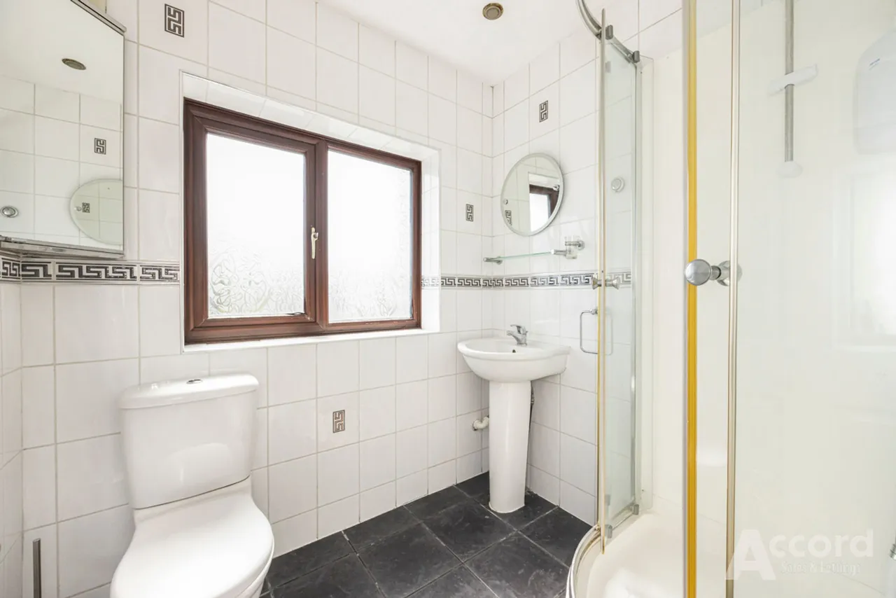 Pettits Lane North, Romford, RM1, photo 4