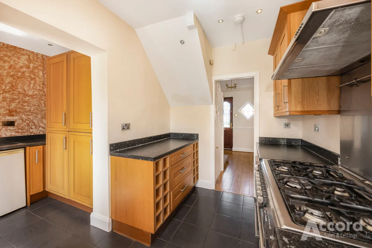Pettits Lane North, Romford, RM1, photo 32