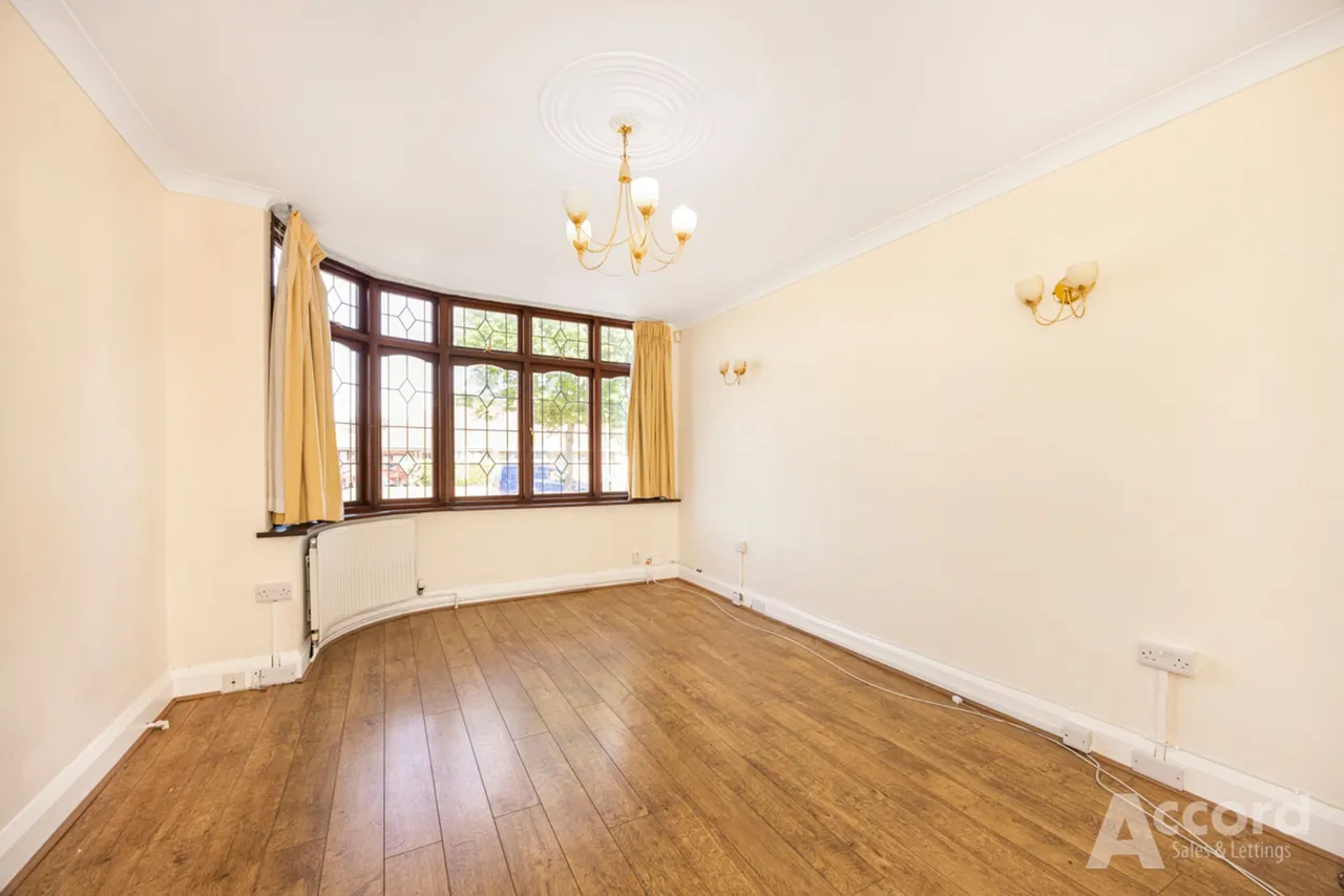 Pettits Lane North, Romford, RM1, photo 36