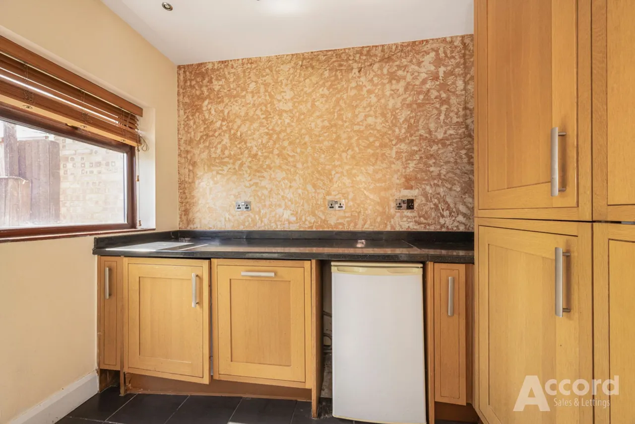 Pettits Lane North, Romford, RM1, photo 8