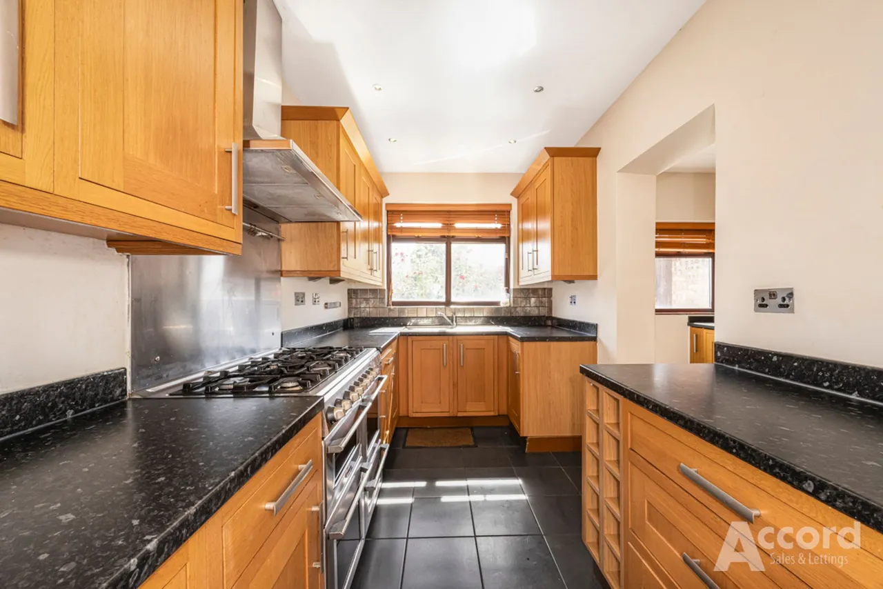 Pettits Lane North, Romford, RM1, photo 30