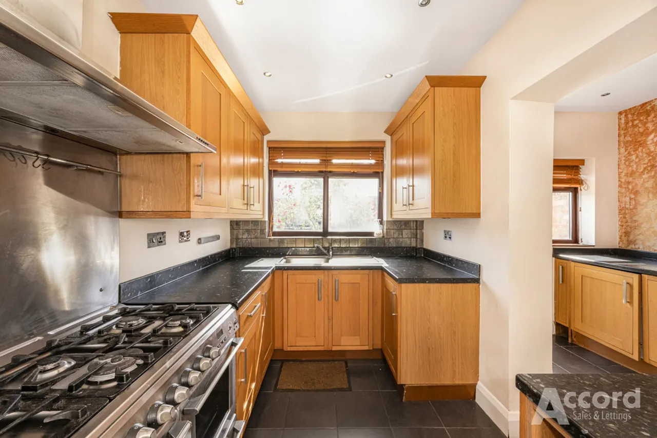 Pettits Lane North, Romford, RM1, photo 31