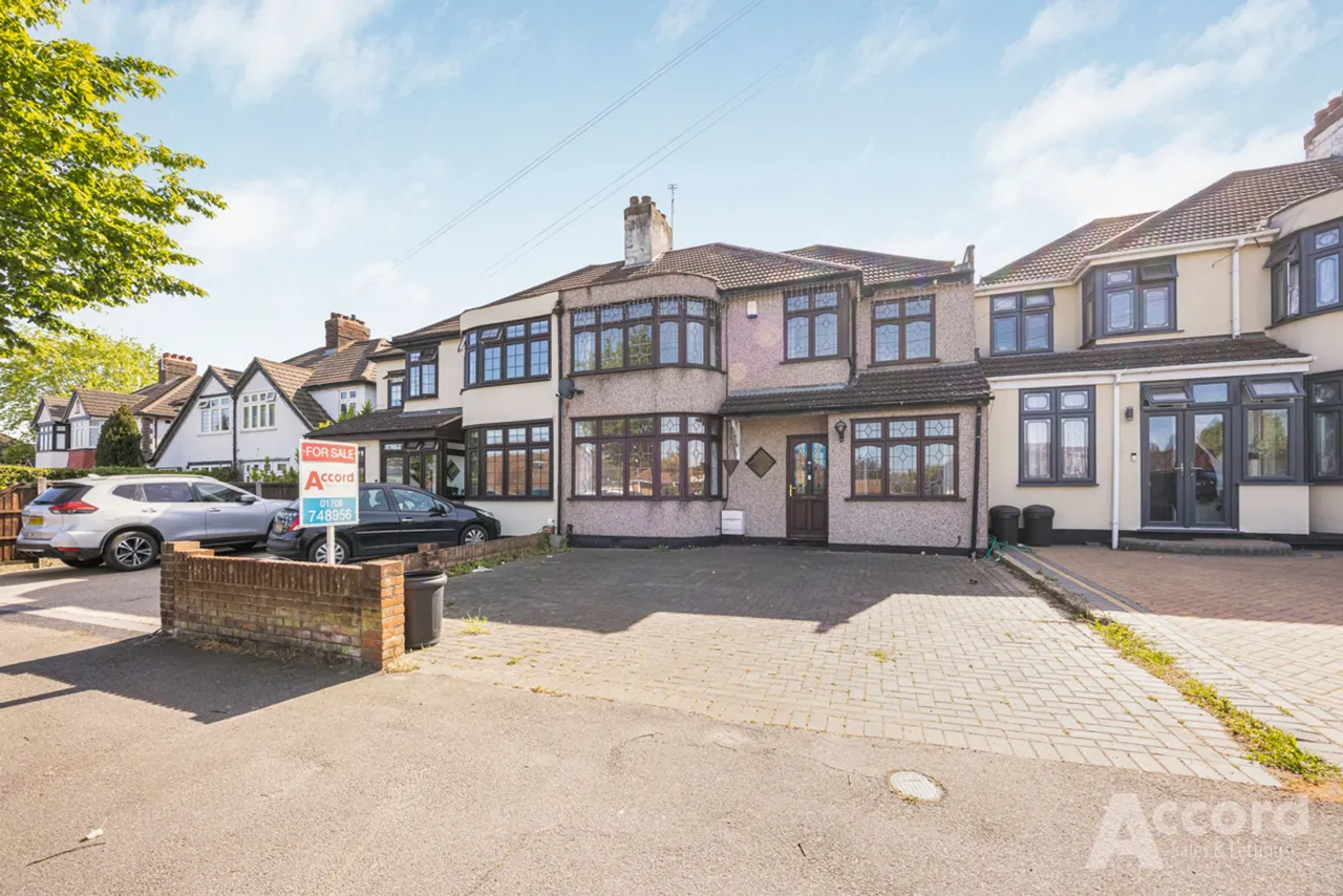 Pettits Lane North, Romford, RM1, photo 25