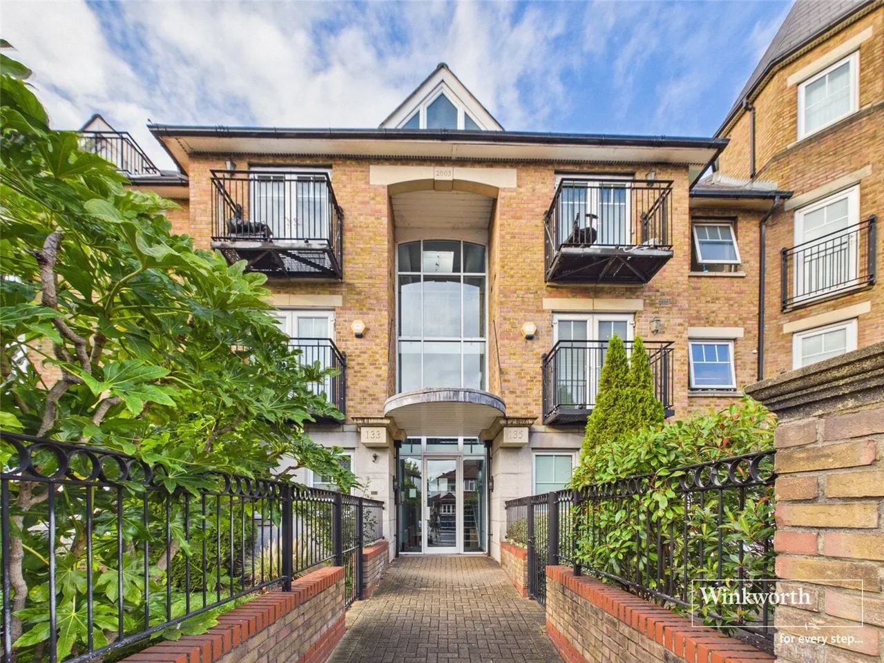 2 bed flat for sale, Finchley Lane, London, NW4