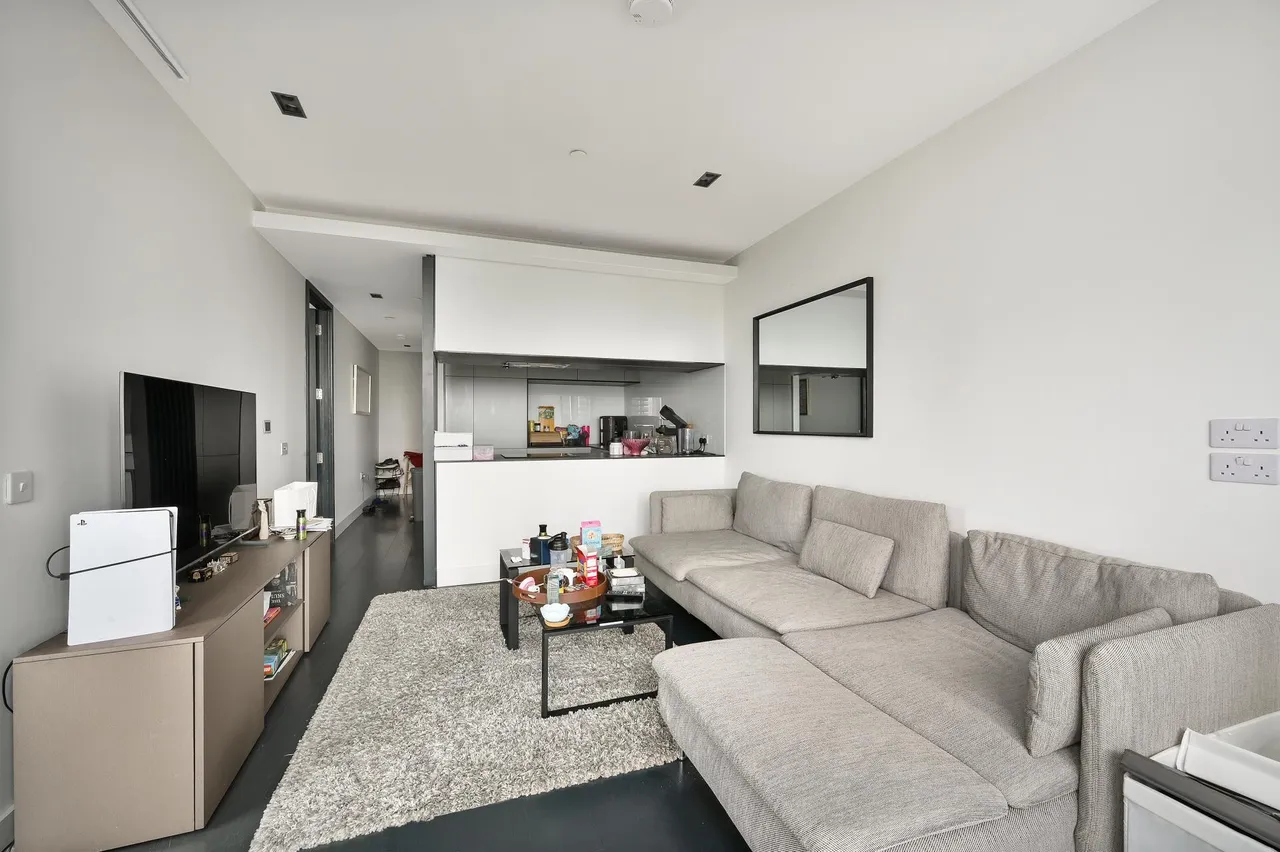 1 bed flat for sale, Amory Tower, Marsh Wall, E14